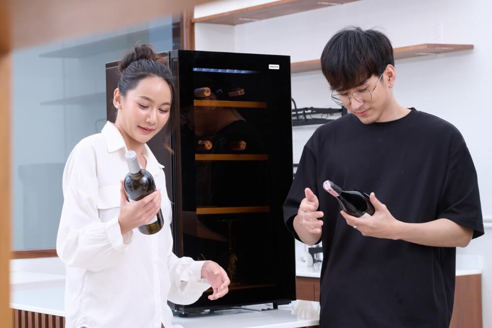 ตู้แช่ไวน์ เดอะคูล รุ่น WINDY 105UV  25 ขวด  ความจุ 3.7 คิว สีดำ